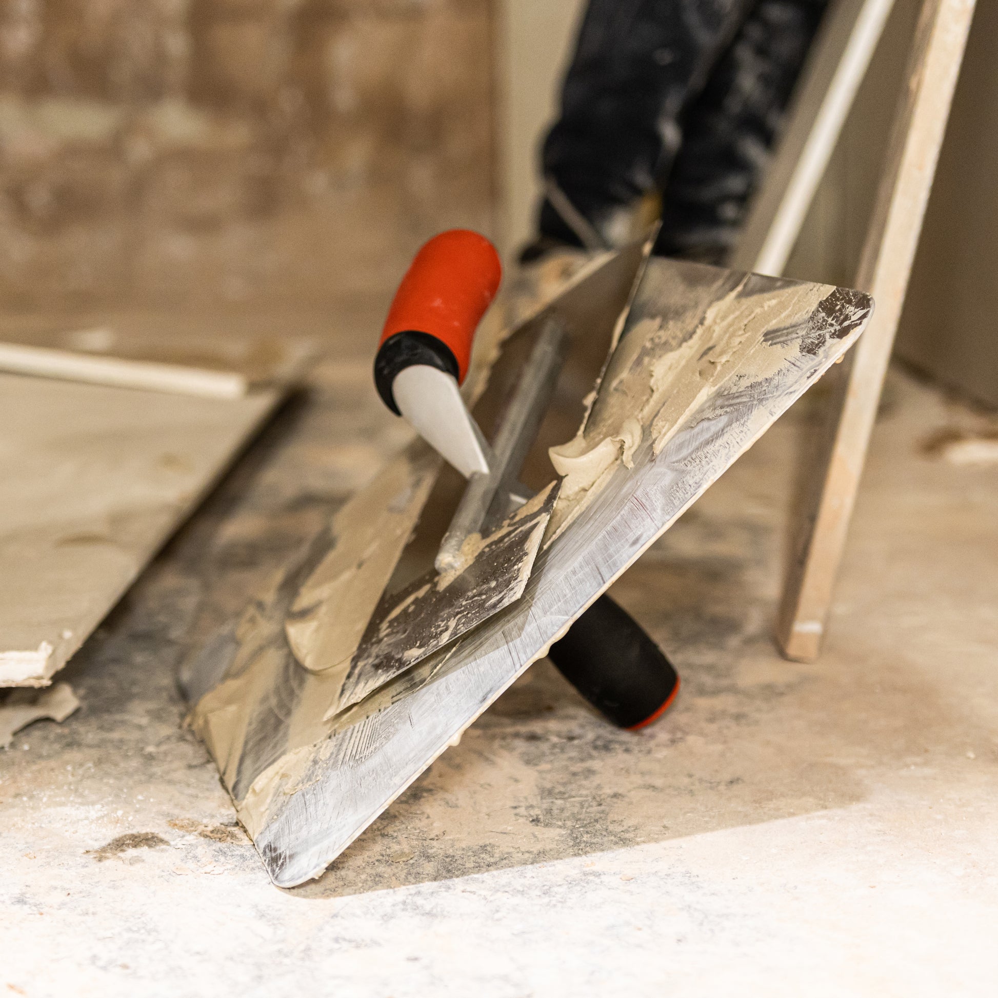 TIMCO Aluminium Hawk, Premium Plasterers Hawk, Heavy Duty but Lightweight Aluminium with Soft-Grip Handle - 13 x 13" - Image